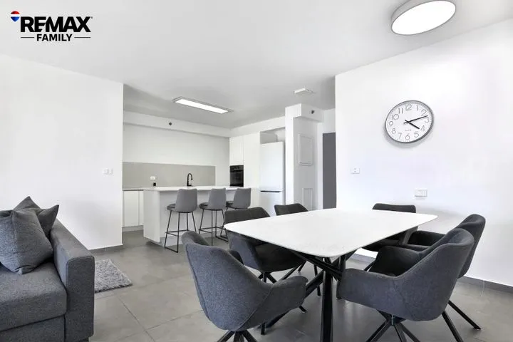 דירה 4 חדרים למכירה במנחם בגין, קרית מוצקין — תמונה 4