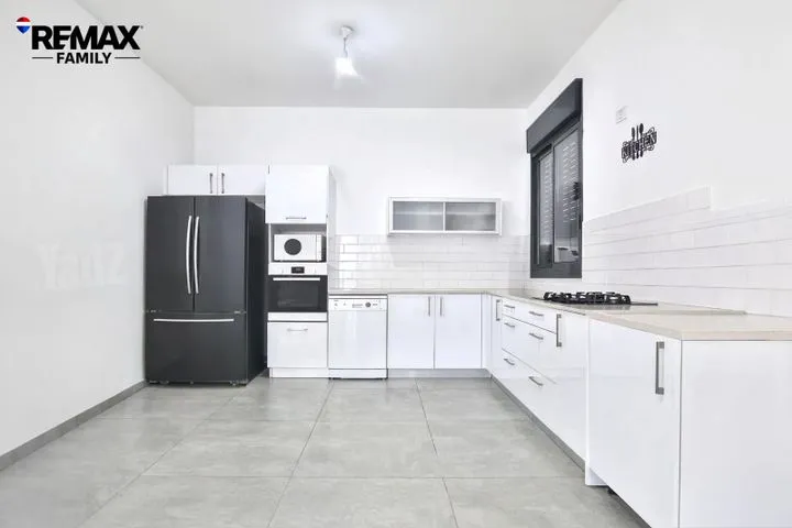 דירה 4 חדרים למכירה בנעמי שמר 34, קרית ביאליק — תמונה 4