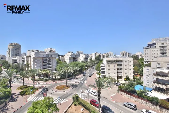 דירה 5 חדרים למכירה במנחם בגין 12, קרית מוצקין — תמונה 4