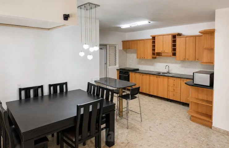 דירה 4 חדרים למכירה בשדרות בית וגן 10, קרית אתא — תמונה 2