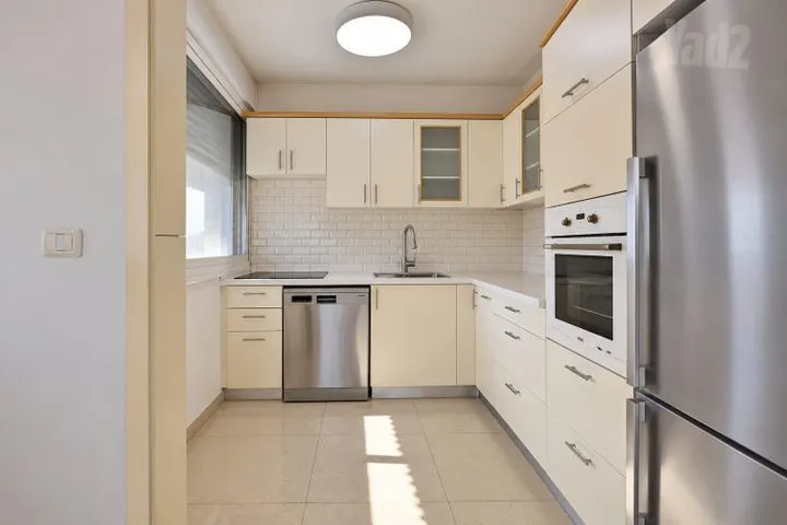 דירה 4 חדרים למכירה בהרב קוק 40, קרית מוצקין — תמונה 4