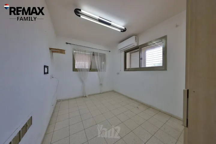 דירה 4 חדרים למכירה בקרן היסוד 104, קרית ביאליק — תמונה 11