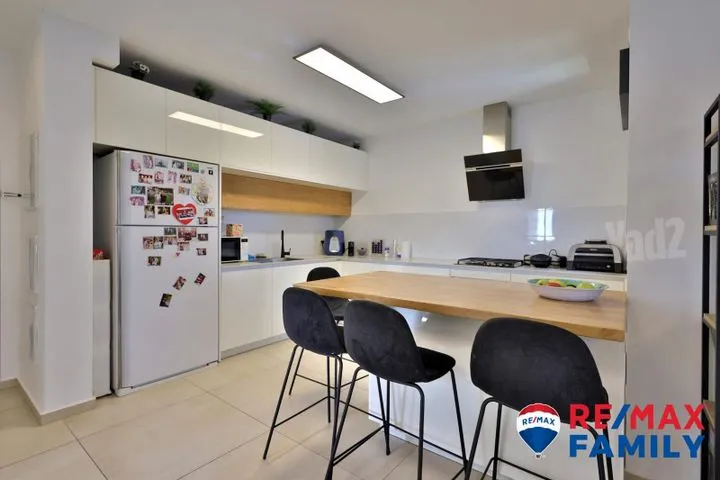 דירה 5 חדרים למכירה בנעמי שמר, קרית ביאליק — תמונה 5