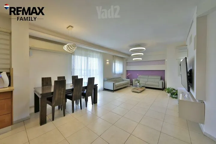 גג/ פנטהאוז 7 חדרים למכירה ביקינטון 14, קרית ביאליק — תמונה 4