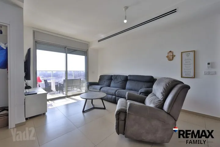 דירה 4 חדרים למכירה בעוזי חיטמן, קרית ביאליק — תמונה 2
