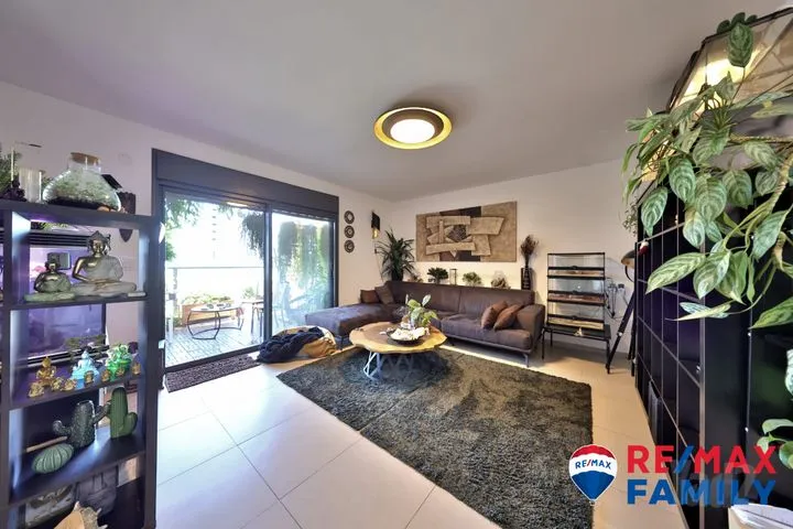 דירה 5 חדרים למכירה בעפרה חזה, קרית מוצקין — תמונה 1