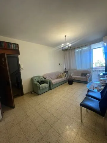 דירה 3 חדרים למכירה בשדרות ירושלים, קרית ביאליק — תמונה 1