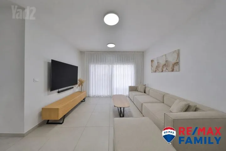 דירה 4 חדרים למכירה בנעמי שמר 32, קרית ביאליק — תמונה 1