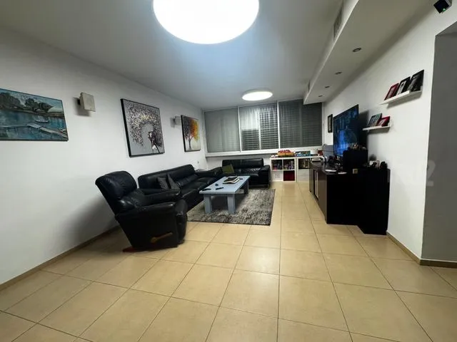 דירה 4 חדרים למכירה בהשקדים 14, קרית ביאליק — תמונה 1