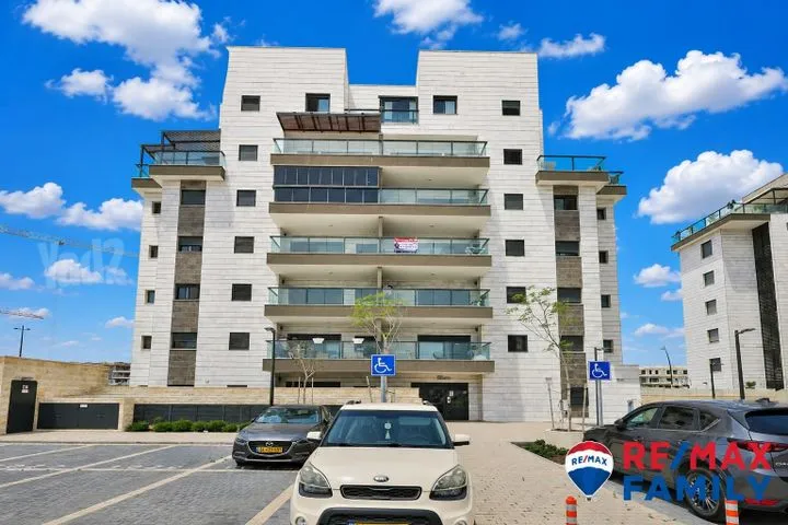דירה 4 חדרים למכירה בנעמי שמר 32, קרית ביאליק — תמונה 10