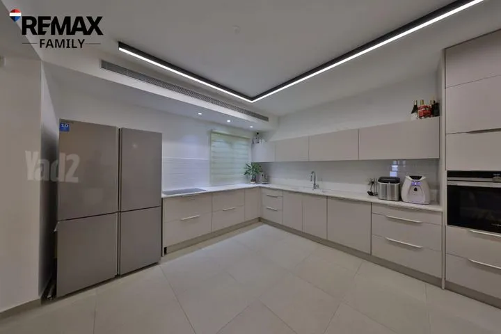 דירה 5 חדרים למכירה בשושנה דמארי 5, קרית ביאליק — תמונה 2