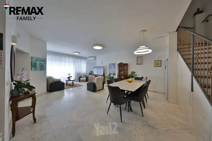 דופלקס 8 חדרים למכירה בורד, קרית מוצקין — תמונה 11