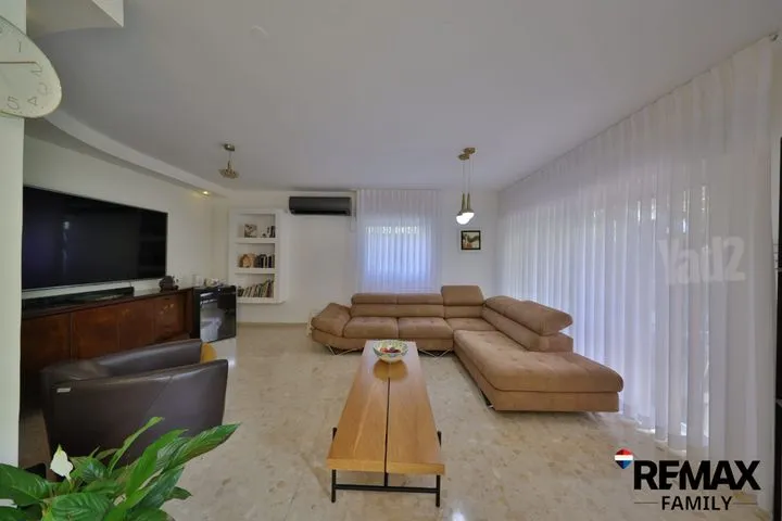 בית פרטי/ קוטג' 6.5 חדרים למכירה ב, קרית מוצקין — תמונה 1