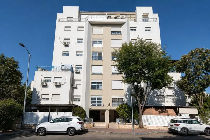 דירה 4 חדרים למכירה בשדרות בית וגן 10, קרית אתא — תמונה 8